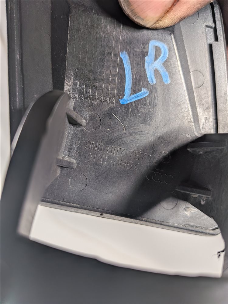 Thumbnail 6: 2002 AUDI TT (MK1) FRONT LEFT BUMPER HEADLIGHT WASHER COVER (Black)