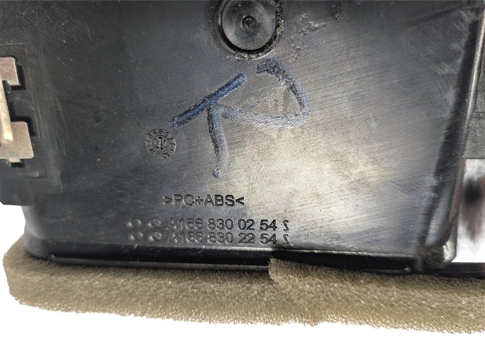 Thumbnail 6: 2012 MERCEDES ML350 (W166) FRONT RIGHT PASSENGER DASH HEAT AIR AC VENT (Black)