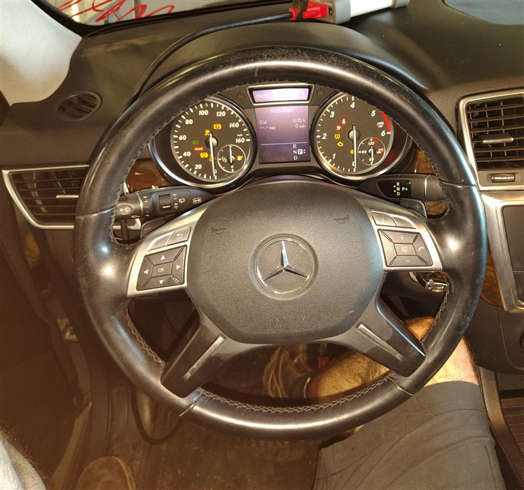 Thumbnail 2: 12-18 MERCEDES GL450 GL550 ML350 (X166 W166) LEATHER STEERING WHEEL (Black)