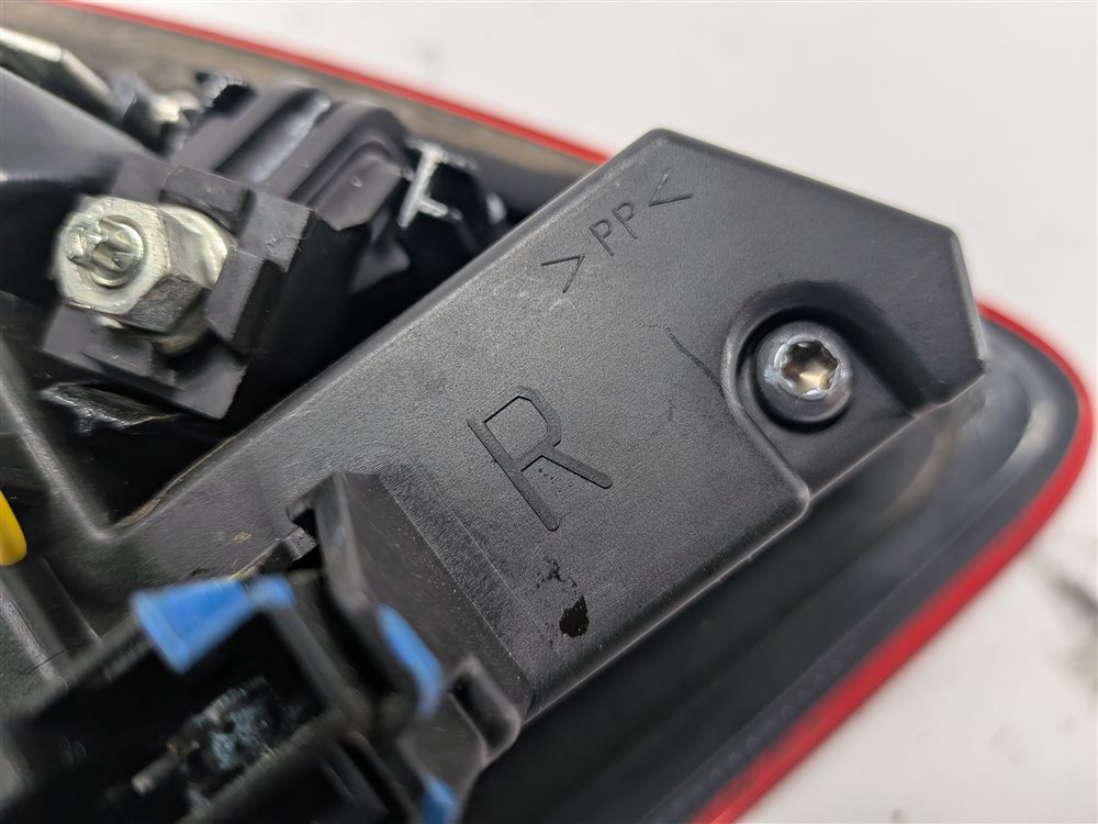 Thumbnail 7: 12-15 MERCEDES ML CLASS (W166) RIGHT PASSENGER REAR INNER TAILLIGHT LIGHT LAMP