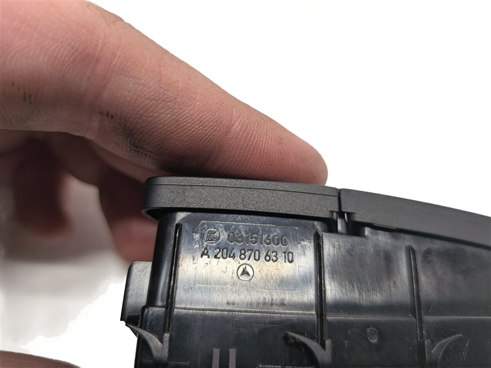 Thumbnail 7: 08-17 MERCEDES C E GL GLE GLK ML S CLS (W204 W212 W166 X166) DRIVER LOCK SWITCH