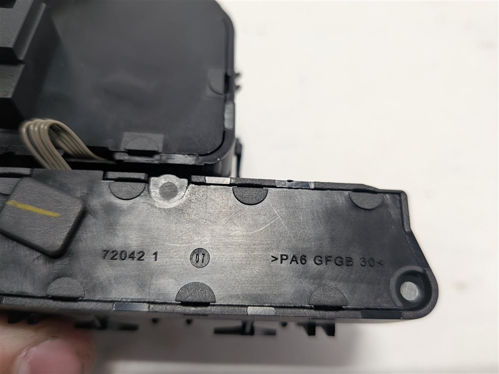 Thumbnail 6: 12-18 CLA G GL ML C117 W166 W242 W463 X166 FRONT LEFT DRIVER MEMORY SEAT SWITCH