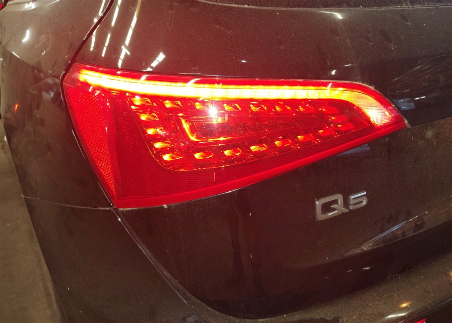 Thumbnail 2: 2009-2012 AUDI Q5 (8R) LEFT DRIVER REAR TRUNK TAILLIGHT BRAKE LIGHT LAMP