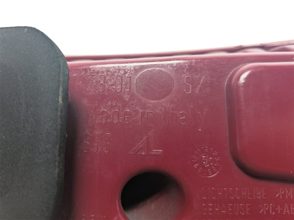 Thumbnail 8: 2009-2012 AUDI Q5 (8R) LEFT DRIVER REAR TRUNK TAILLIGHT BRAKE LIGHT LAMP