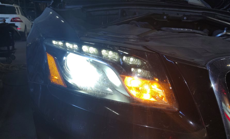 Thumbnail 2: 2009-2012 AUDI Q5 (8R) RIGHT PASSENGER HID XENON HEADLIGHT LIGHT LAMP (NON AFS)