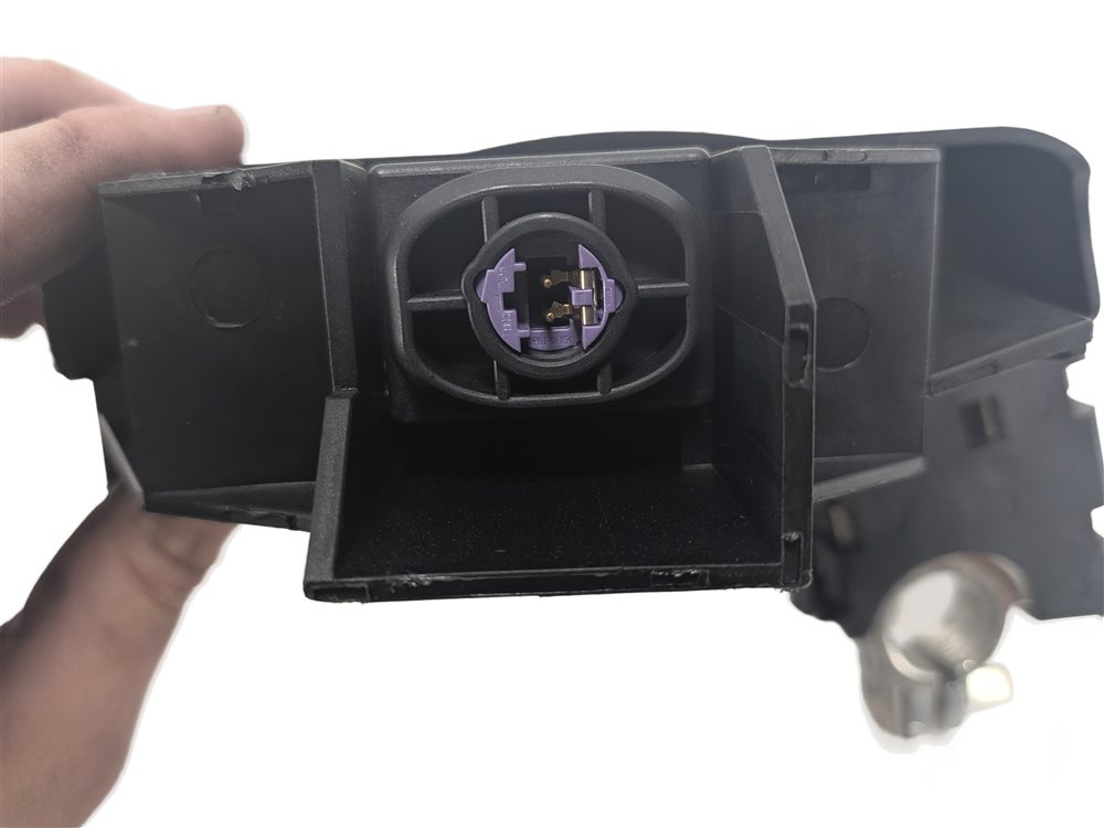 Thumbnail 6: 2010 AUDI Q5 B8 8R 3.2L POSITIVE BATTERY TERMINAL OVERLOAD PROTECTION PYRO FUSE