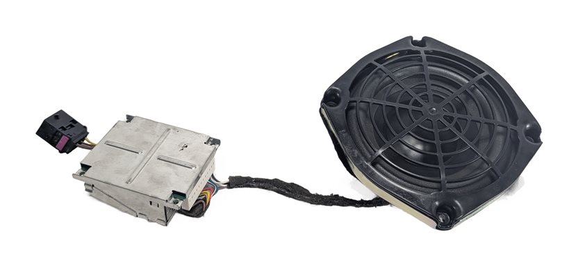 Thumbnail 3: 2010 PORSCHE CAYENNE (955 957) BOSE SOUND AUDIO SYSTEM SUBWOOFER w/AMPLIFIER AMP