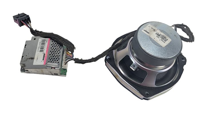 Thumbnail 4: 2010 PORSCHE CAYENNE (955 957) BOSE SOUND AUDIO SYSTEM SUBWOOFER w/AMPLIFIER AMP