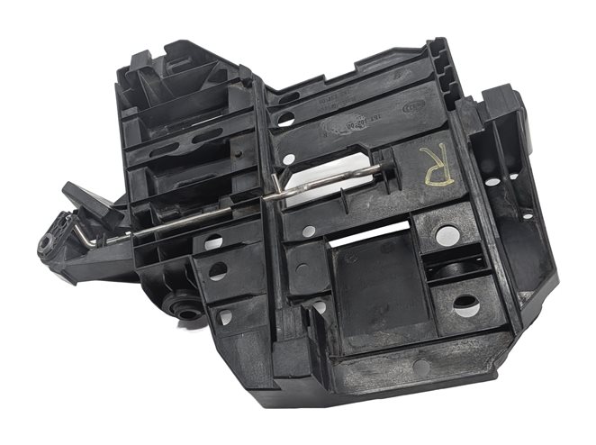 2010 PORSCHE CAYENNE (955 957) FRONT RIGHT PASSENGER HEADLIGHT MOUNT BRACKET