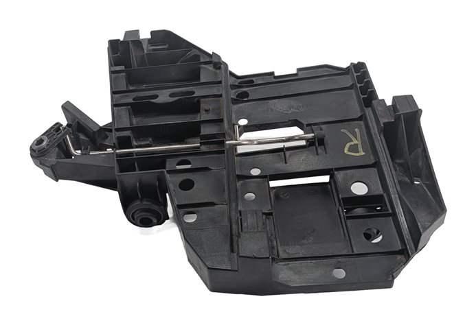 Thumbnail 2: 2010 PORSCHE CAYENNE (955 957) FRONT RIGHT PASSENGER HEADLIGHT MOUNT BRACKET