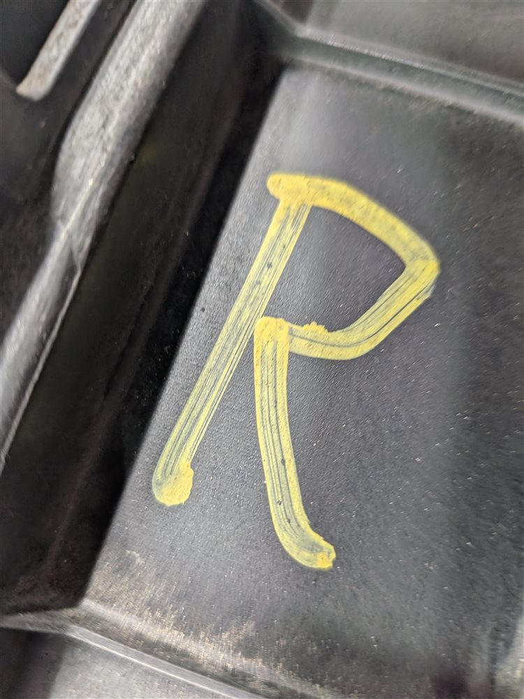 Thumbnail 5: 2010 PORSCHE CAYENNE (955 957) FRONT RIGHT PASSENGER HEADLIGHT MOUNT BRACKET