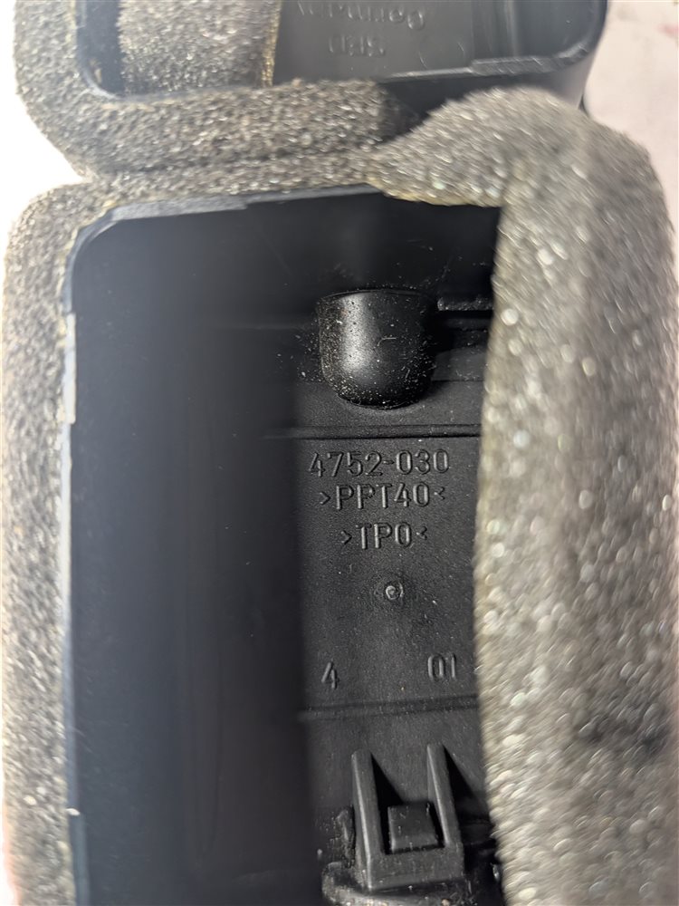 Thumbnail 5: 2010 PORSCHE CAYENNE (955 957) REAR CENTER CONSOLE HEAT AIR AC VENT (Black)