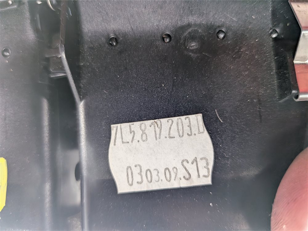 Thumbnail 6: 2010 PORSCHE CAYENNE (955 957) REAR CENTER CONSOLE HEAT AIR AC VENT (Black)