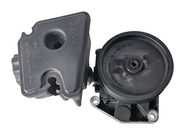 Thumbnail 2: 2010-2011 MERCEDES E350 E550 (W212) POWER STEERING PUMP w/ PULLEY & RESERVOIR