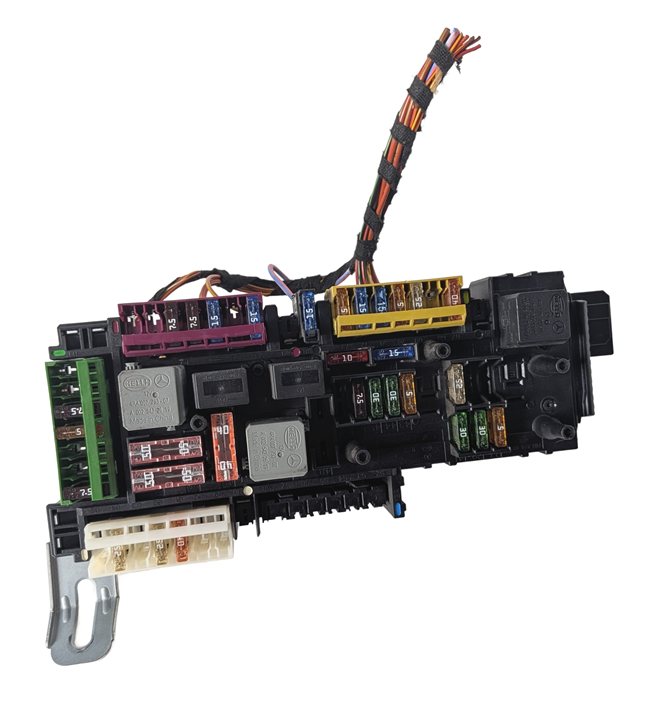 Thumbnail 6: 2011 MERCEDES E350 (W212) 3.5L ELECTRICAL FUSE RELAY PANEL BOX CARRIER BLOCK