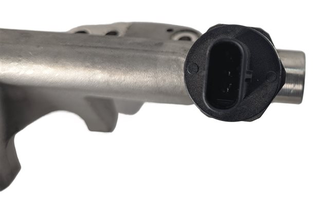 Thumbnail 6: 2016-2017 BMW 330E (F30) 2.0L B48 ENGINE HIGH PRESSURE FUEL RAIL w/SENSOR