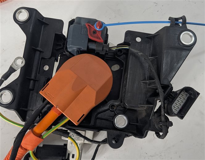 Thumbnail 6: 16-18 BMW 330E (F30) HYBRID HIGH VOLTAGE BATTERY CHARGER PLUG CHARGING PORT