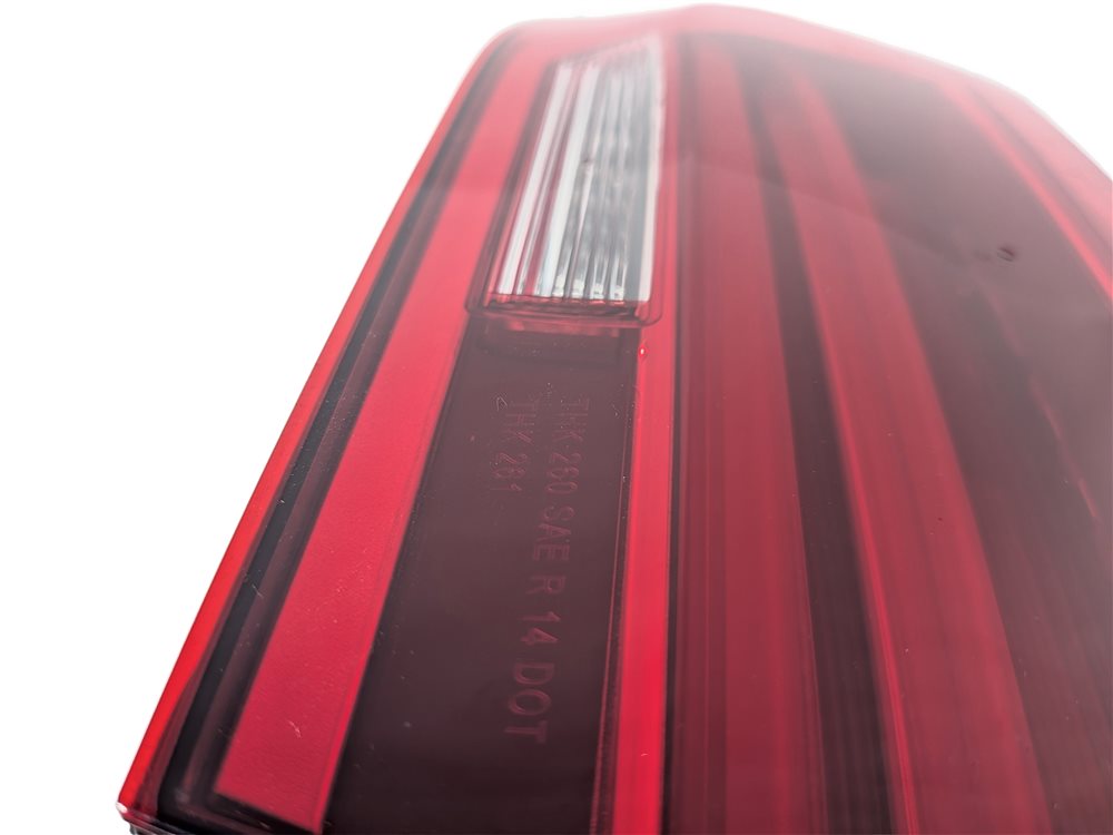 Thumbnail 10: 16-18 BMW 3-SERIES (F30) SEDAN REAR RIGHT INNER LED TAILLIGHT BRAKE LIGHT LAMP