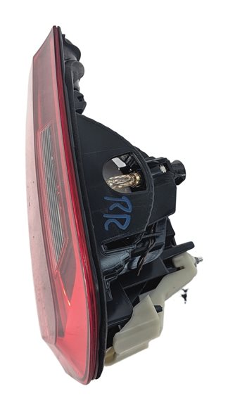 Thumbnail 5: 16-18 BMW 3-SERIES (F30) SEDAN REAR RIGHT INNER LED TAILLIGHT BRAKE LIGHT LAMP