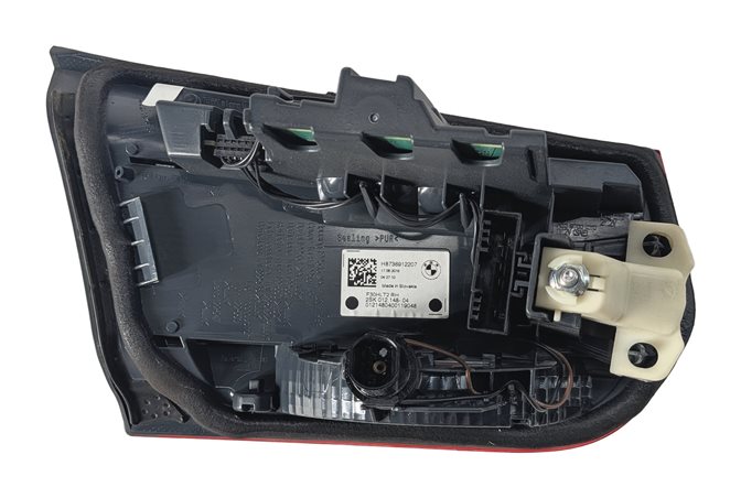 Thumbnail 7: 16-18 BMW 3-SERIES (F30) SEDAN REAR RIGHT INNER LED TAILLIGHT BRAKE LIGHT LAMP