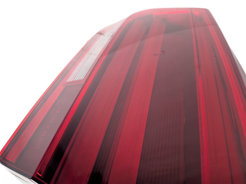 Thumbnail 9: 16-18 BMW 3-SERIES (F30) SEDAN REAR RIGHT INNER LED TAILLIGHT BRAKE LIGHT LAMP