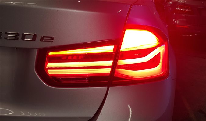 Thumbnail 2: 16-18 BMW 3-SERIES (F30) SEDAN REAR RIGHT OUTER LED TAILLIGHT BRAKE LIGHT LAMP