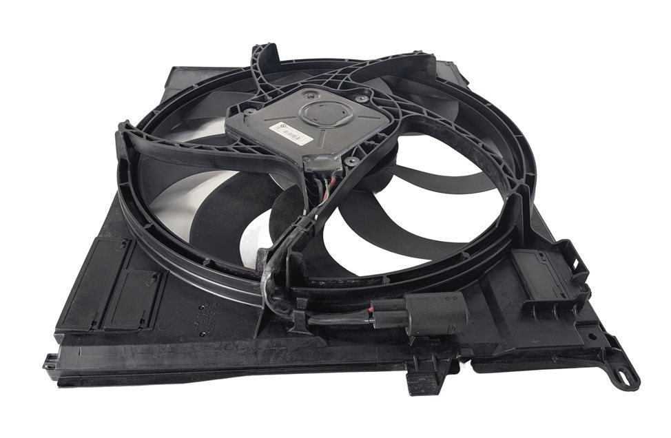 Thumbnail 6: 2017-2021 BMW 2 3 4 (F22 F30 F32 F33 F34) 2.0L ENGINE 600w RADIATOR COOLING FAN