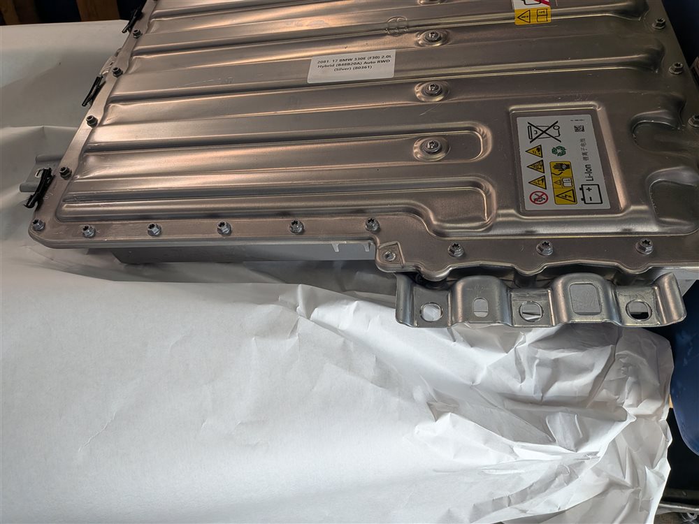 Thumbnail 2: 2016-2017 BMW 330E (F30) PLUG IN HYBRID HIGH VOLTAGE BATTERY PACK ASSEMBLY