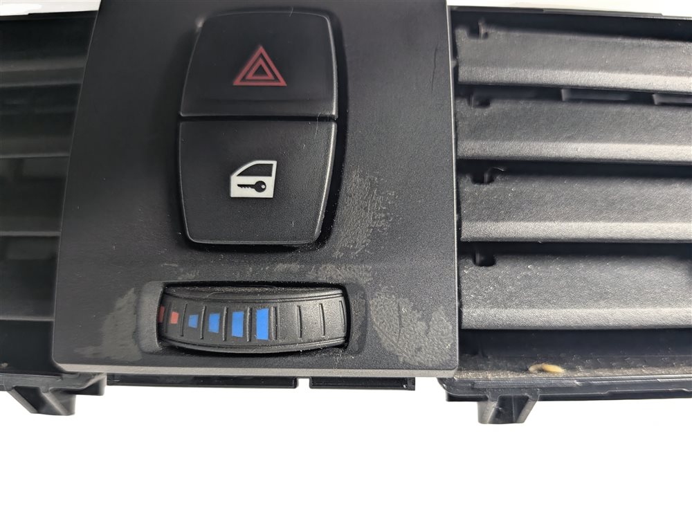 Thumbnail 8: 2017 BMW 330E (F30) CENTER DASH HEAT AIR AC VENT w/HAZARD LOCK SWITCH (Black)