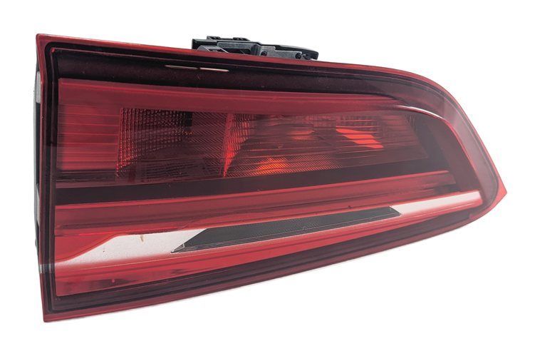 16-19 BMW X1 (F48) REAR RIGHT INNER TAILLIGHT (FITS MODELS w/ LED HEADLIGHTS)