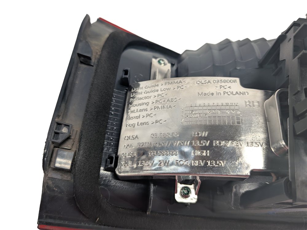 Thumbnail 7: 16-19 BMW X1 (F48) REAR RIGHT INNER TAILLIGHT (FITS MODELS w/ LED HEADLIGHTS)