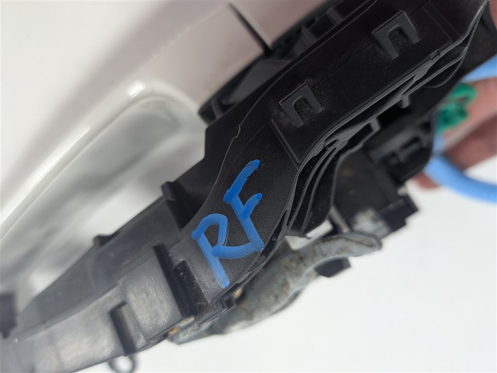 Thumbnail 6: 14-21 BMW X1 X2 X5 X6 (F15 F16 F39 F48) FRONT RIGHT COMFORT DOOR HANDLE (White)