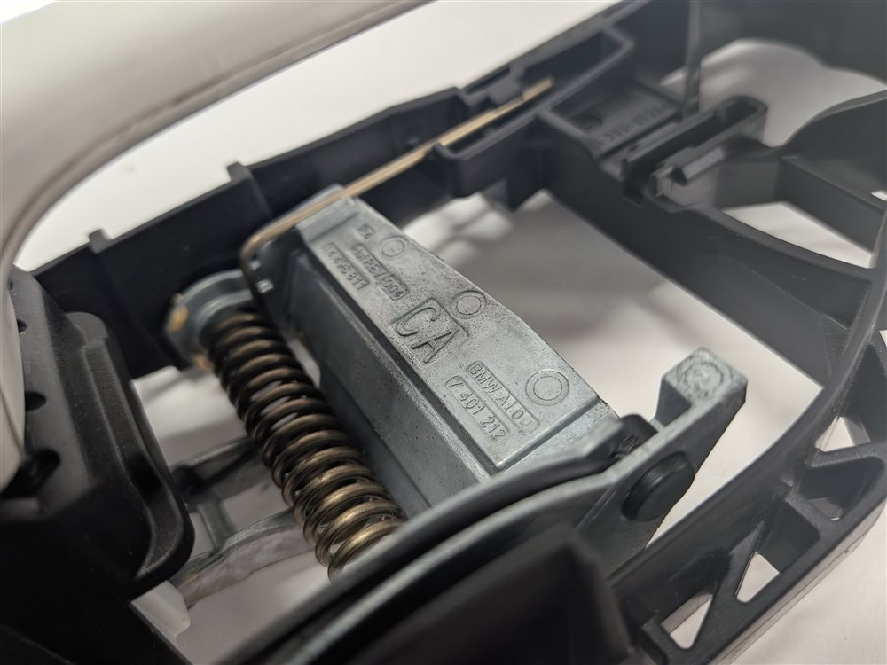 Thumbnail 7: 14-21 BMW X1 X2 X5 X6 (F15 F16 F39 F48) FRONT RIGHT COMFORT DOOR HANDLE (White)