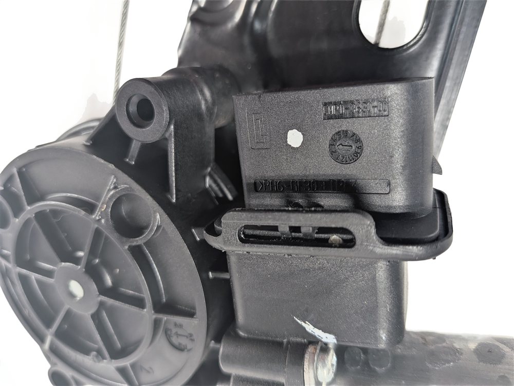Thumbnail 9: 2016-2021 BMW X1 (F48) RIGHT FRONT PASSENGER DOOR WINDOW REGULATOR w/ MOTOR