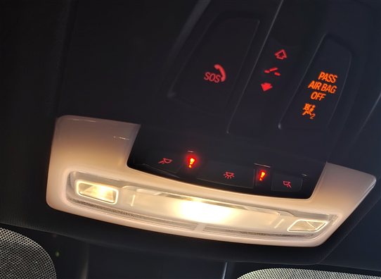 Thumbnail 2: 2016 BMW X1 (F48) FRONT OVERHEAD CONSOLE DOME LIGHT w/SUNROOF SWITCH (Black)