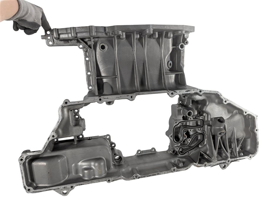 Thumbnail 5: 08-12 AUDI S5 (B8 8T) 4.2L CAUA TFSI ENGINE UPPER OIL PAN SUMP CRADLE