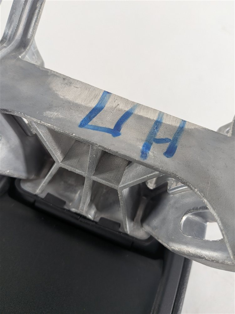 Thumbnail 7: 15-20 AUDI A3 S3 (8V) FRONT CENTER CONSOLE ARM REST LID (Black)