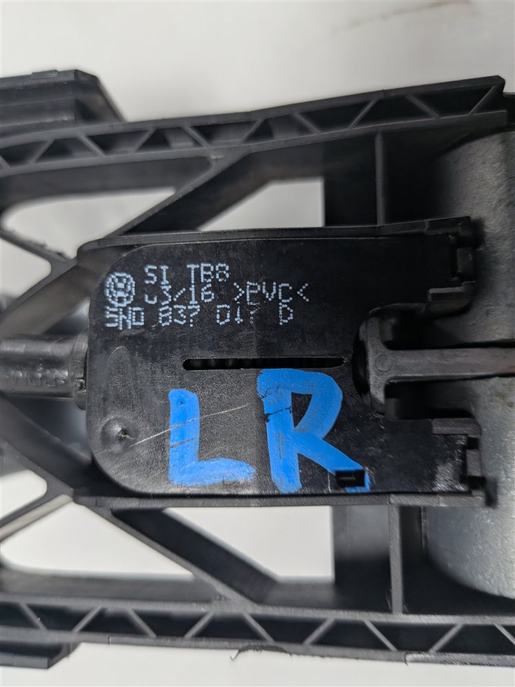 Thumbnail 6: 2015-2019 AUDI A3 S3 RS3 TT (8V MK3) REAR LEFT EXTERIOR DOOR HANDLE (Gray)
