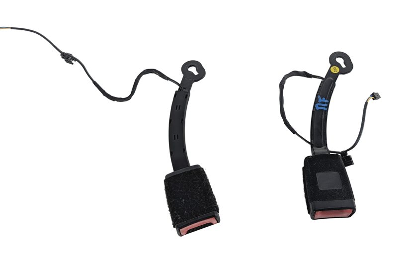Thumbnail 2: 15-19 AUDI A3 S3 RS3 (8V) FRONT LEFT/RIGHT SEATBELT BUCKLE SET/2 (Black)