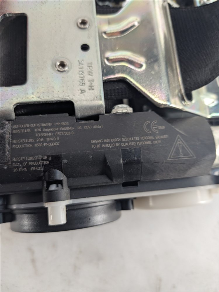 Thumbnail 6: 15-18 AUDI A8 S3 RS3 (8V) SEDAN FRONT RIGHT PASSENGER SEATBELT RETRACTOR (Black)