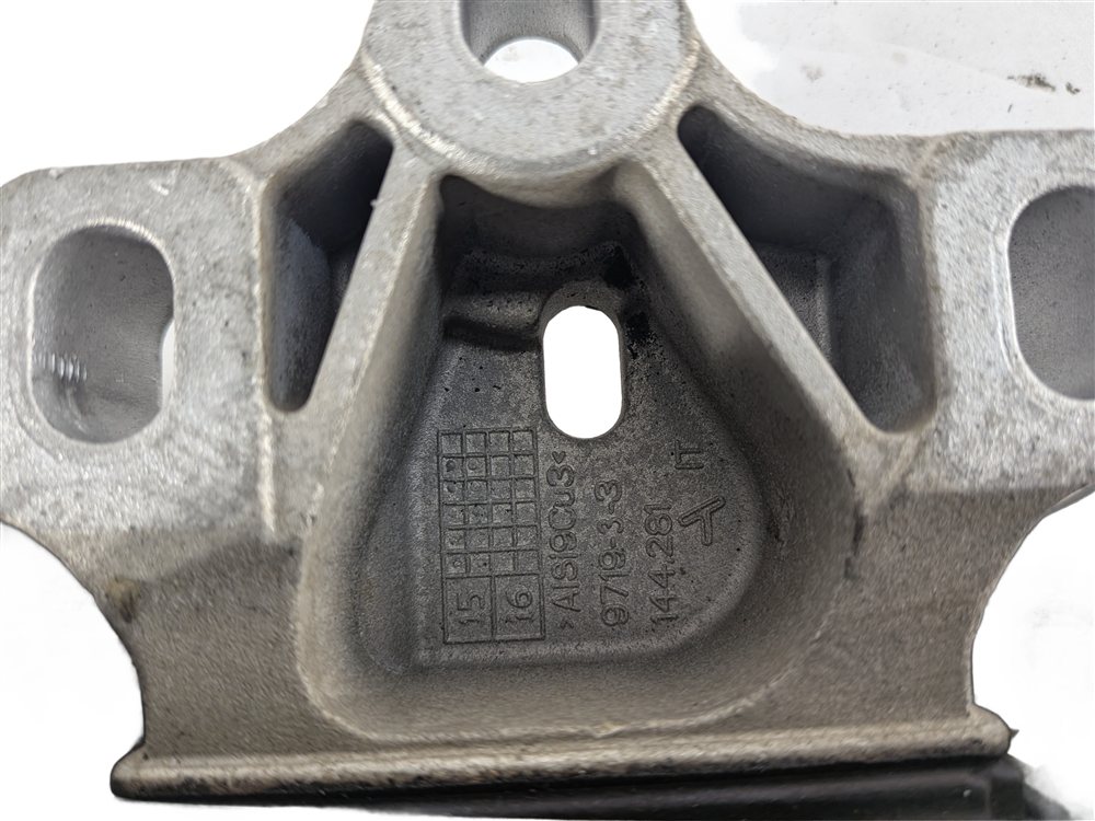 Thumbnail 6: 2016 AUDI A3 (8V) LEFT AUTOMATIC TRANSMISSION MOUNT w/ BRACKET 5Q0199555AD