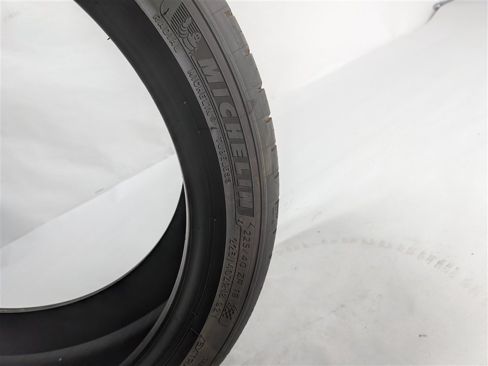 Thumbnail 4: MICHELIN PILOT SPORT ALL SEASON 4 225/40ZR18 92Y XL 8/32 DOT 0826 TIRE