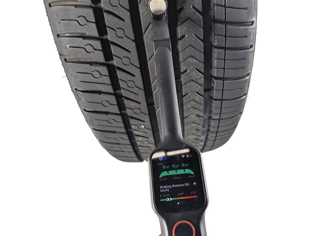 Thumbnail 8: MICHELIN PILOT SPORT ALL SEASON 4 225/40ZR18 92Y XL 8/32 DOT 0826 TIRE
