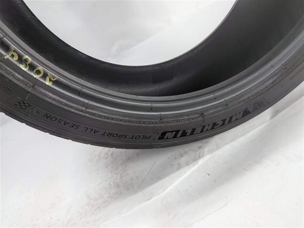 Thumbnail 6: MICHELIN PILOT SPORT ALL SEASON 4 225/40ZR18 92Y XL 8/32 DOT 1826 TIRE