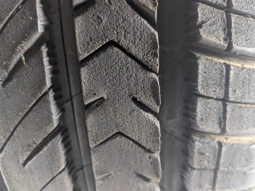 Thumbnail 7: MICHELIN PILOT SPORT ALL SEASON 4 225/40ZR18 92Y XL 8/32 DOT 1826 TIRE