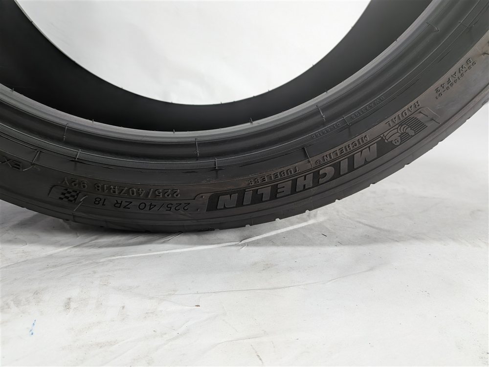 Thumbnail 4: MICHELIN PILOT SPORT ALL SEASON 4 225/40ZR18 92Y XL 8/32 DOT 0826 TIRE