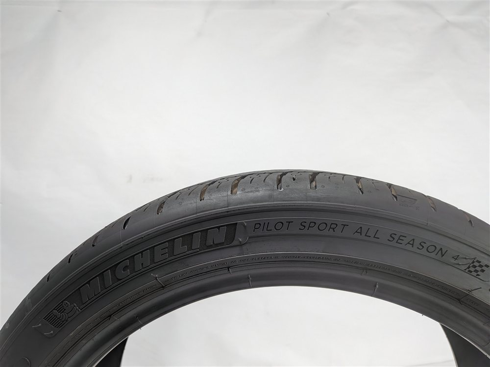 Thumbnail 6: MICHELIN PILOT SPORT ALL SEASON 4 225/40ZR18 92Y XL 8/32 DOT 0826 TIRE