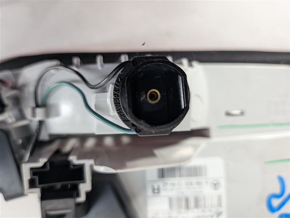 Thumbnail 9: 13-16 MERCEDES GL350 GL450 GL550 (X166) REAR RIGHT INNER TAILLIGHT LIGHT LAMP