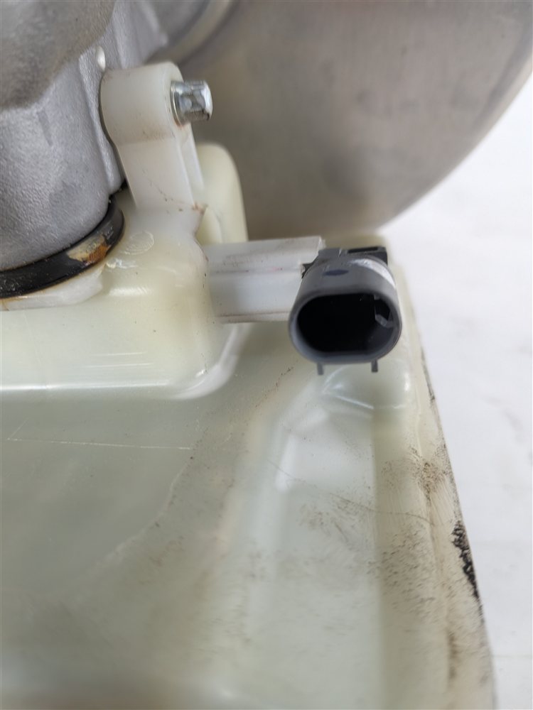 Thumbnail 9: 13-19 ML GLE GL GLS (W166 X166) BRAKE BOOSTER w/ MASTER CYLINDER & RESERVOIR