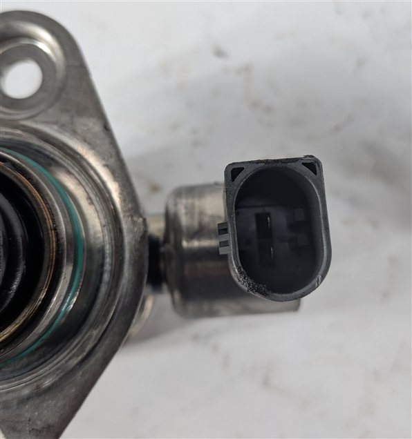 Thumbnail 8: 11-20 MERCEDES E S SL GL (W205 W166 W212 X166 X253) V8 LEFT MECHANICAL FUEL PUMP